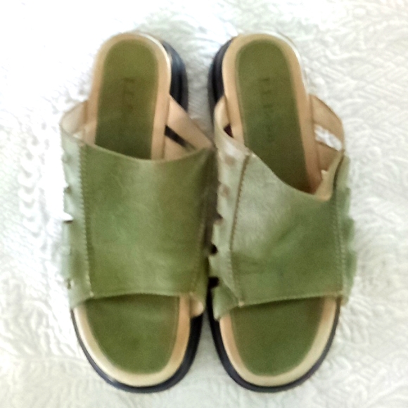 LL Bean Sandals size 8.5 / Franklin Covey Leather hand Bag - Picture 2 of 16